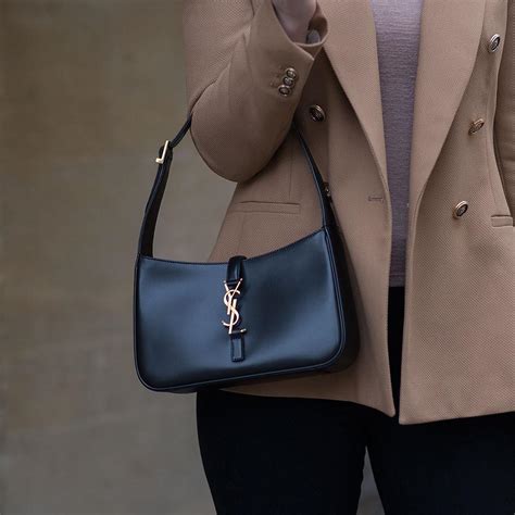 yves saint laurent le 5 à 7